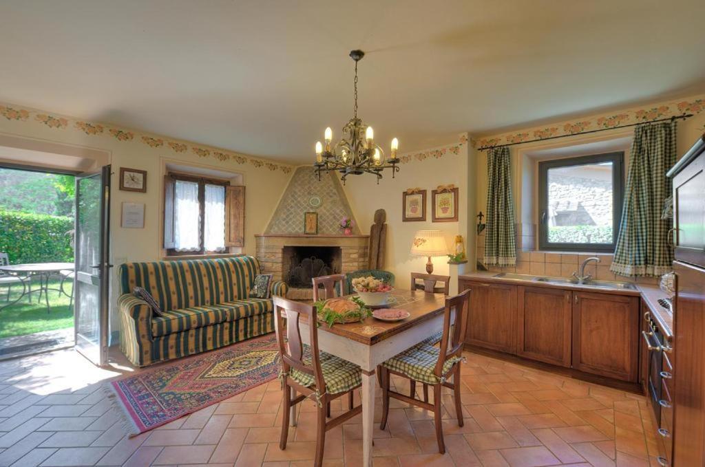Aparthotel La Vecchia Sassa Montaione Esterno foto